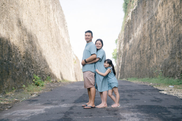 SHINTA’S FAMILY PHOTO AT MELASTI BEACH BALI